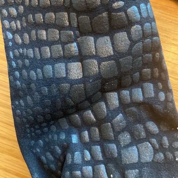 REPTILE PRINT BLACK ON BLACK TIGHTS - Picture 2 of 6